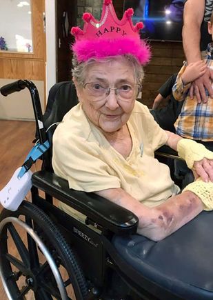 99-летняя бабушка