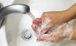 Исследование: большинство людей неправильно моют руки