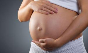 Возраст матери влияет на тип вероятных осложнений во время беременности
