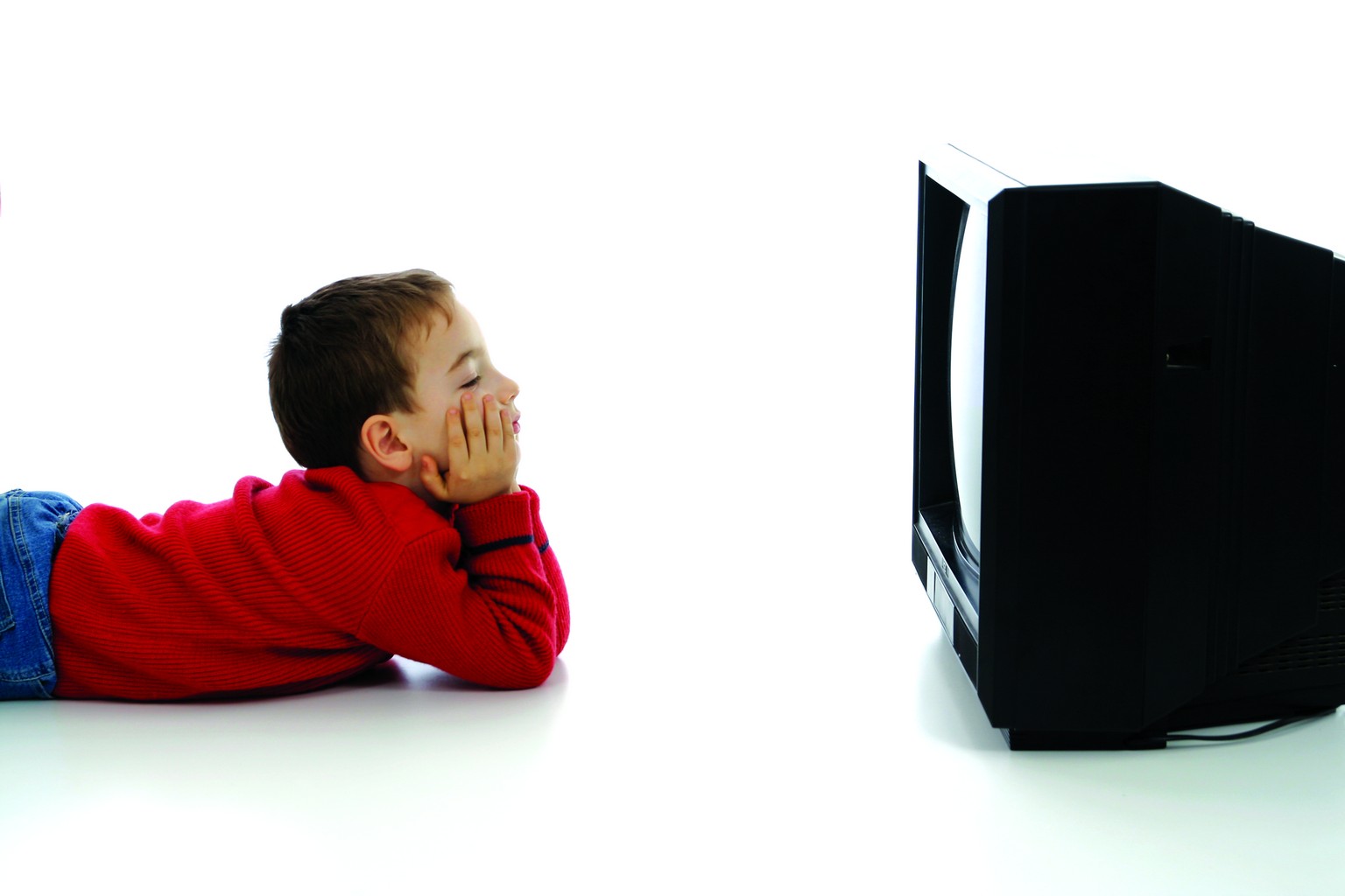 Дети смотрят на экран. Телевизор для детей. День детского телевидения. Мальчик у телевизора.
